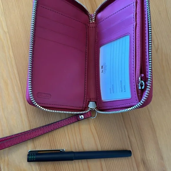 Coach patent leather wristlet - Picture 2 of 2